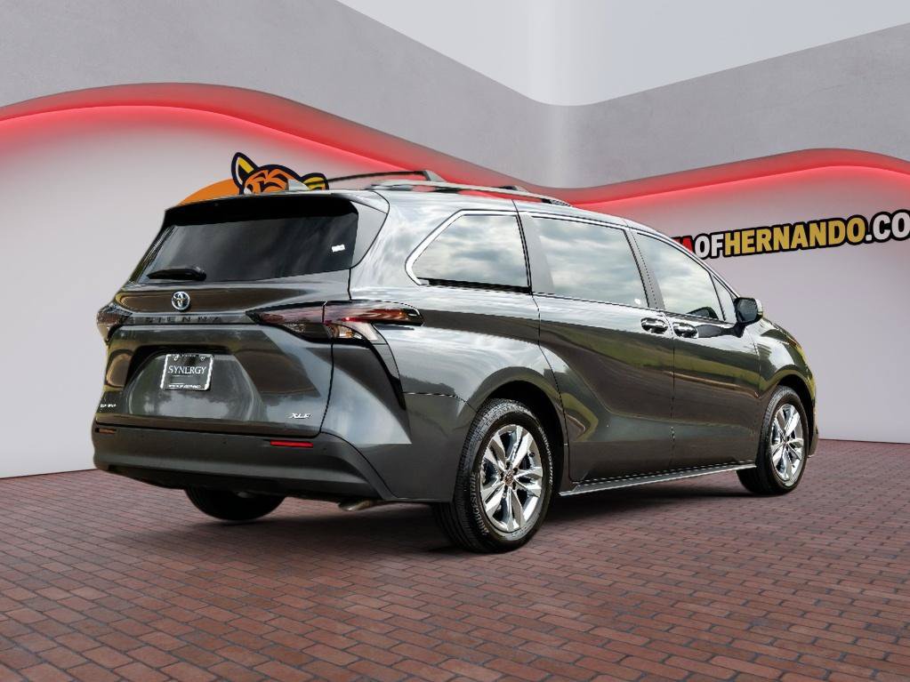 Used 2025 Toyota Sienna XLE w/ XLE Plus Package AWD/4WD image 5