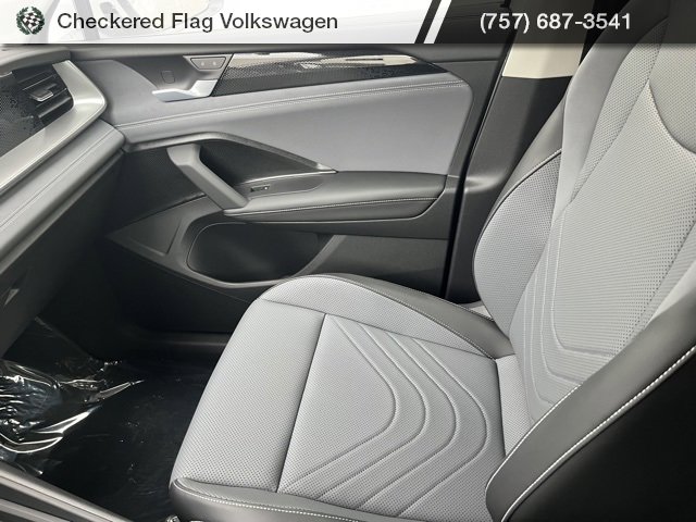 New 2025 Volkswagen Tiguan SE image 47
