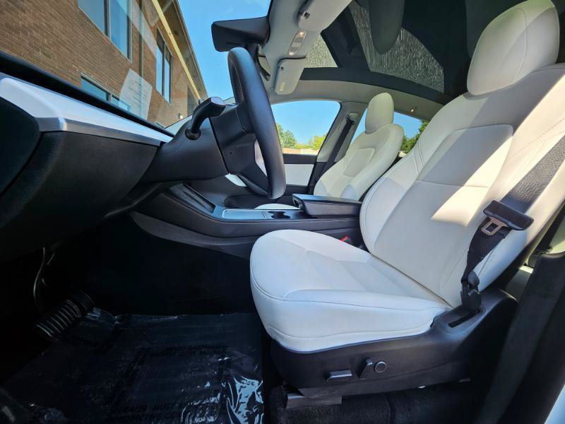 Used 2022 Tesla Model Y Long Range AWD/4WD image 37