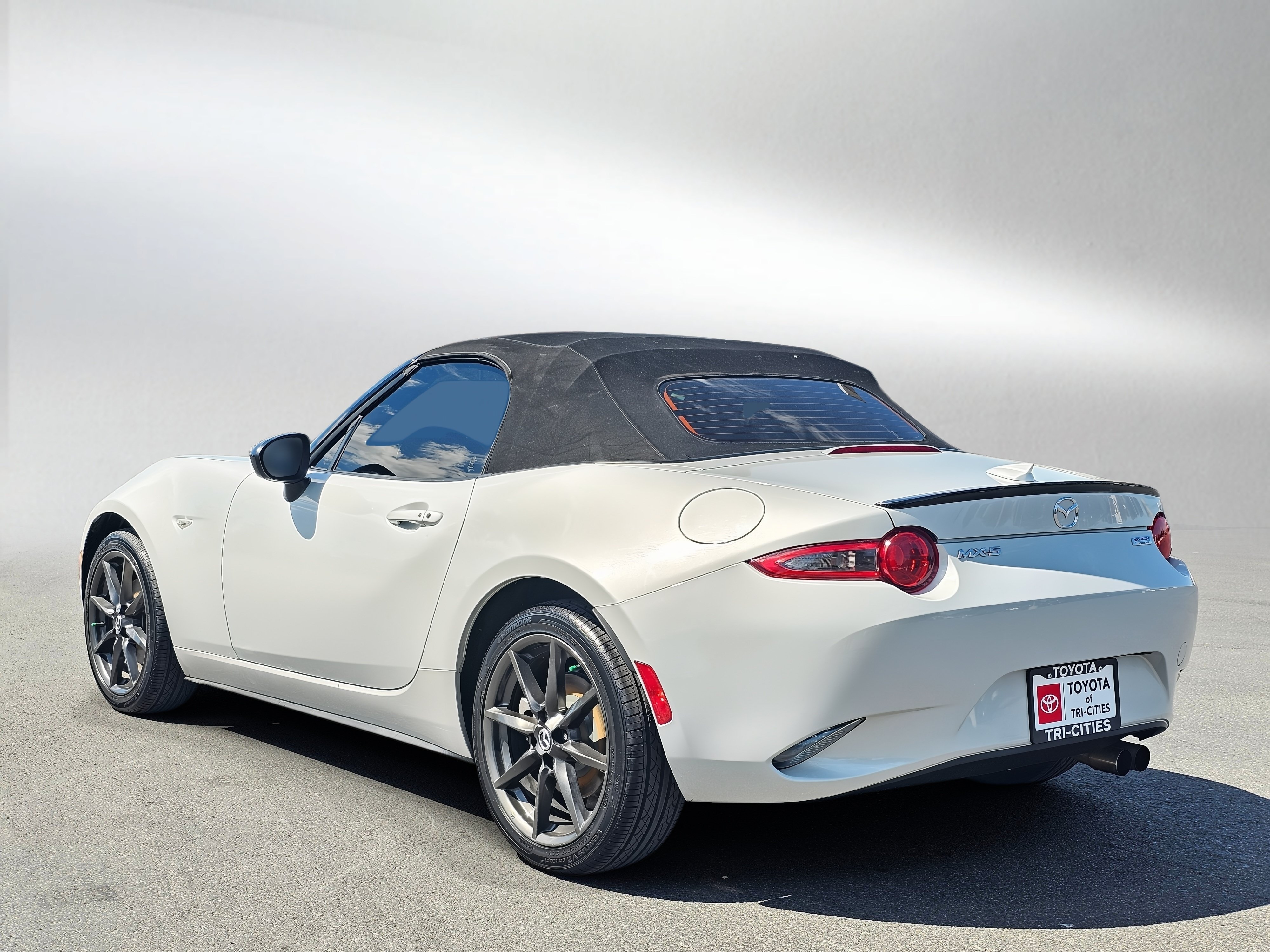 Used 2016 MAZDA MX-5 Miata Club RWD image 3