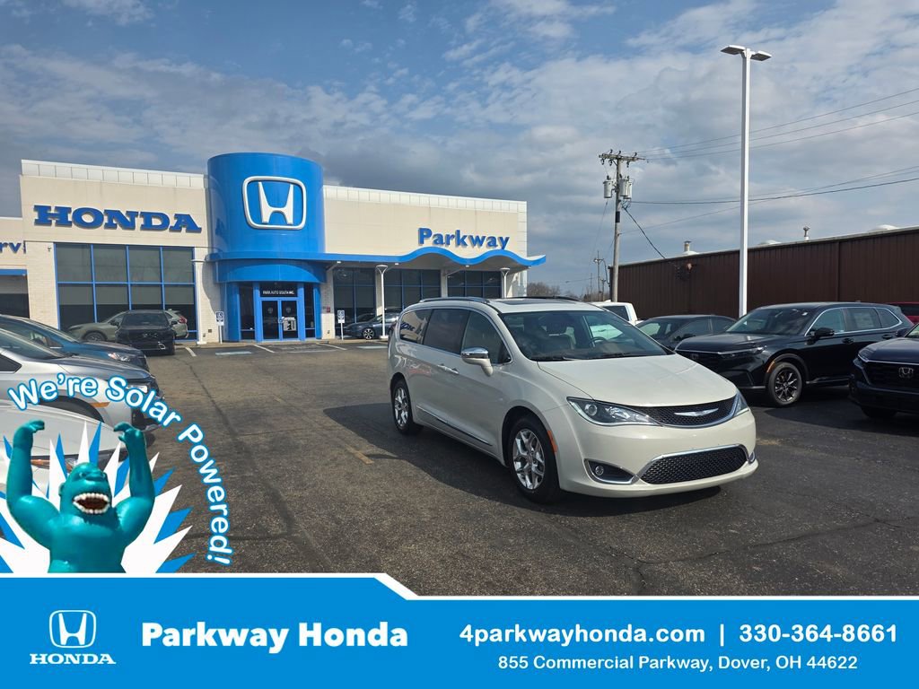 Used 2017 Chrysler Pacifica Limited w/ UConnect Theater Package image 1
