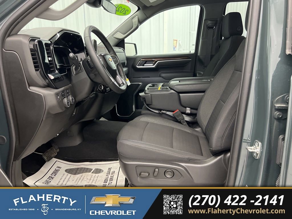 Used 2025 Chevrolet Silverado 1500 LT image 9