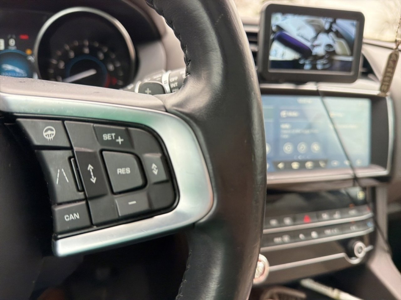 Used 2020 Jaguar F-PACE Prestige image 28