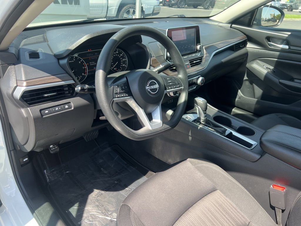 Used 2025 Nissan Altima 2.5 SV FWD image 17