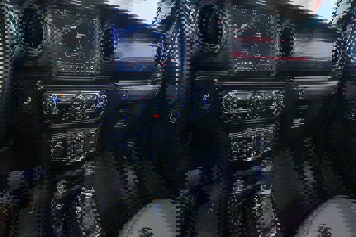 Used 2022 Jeep Gladiator Sport image 18