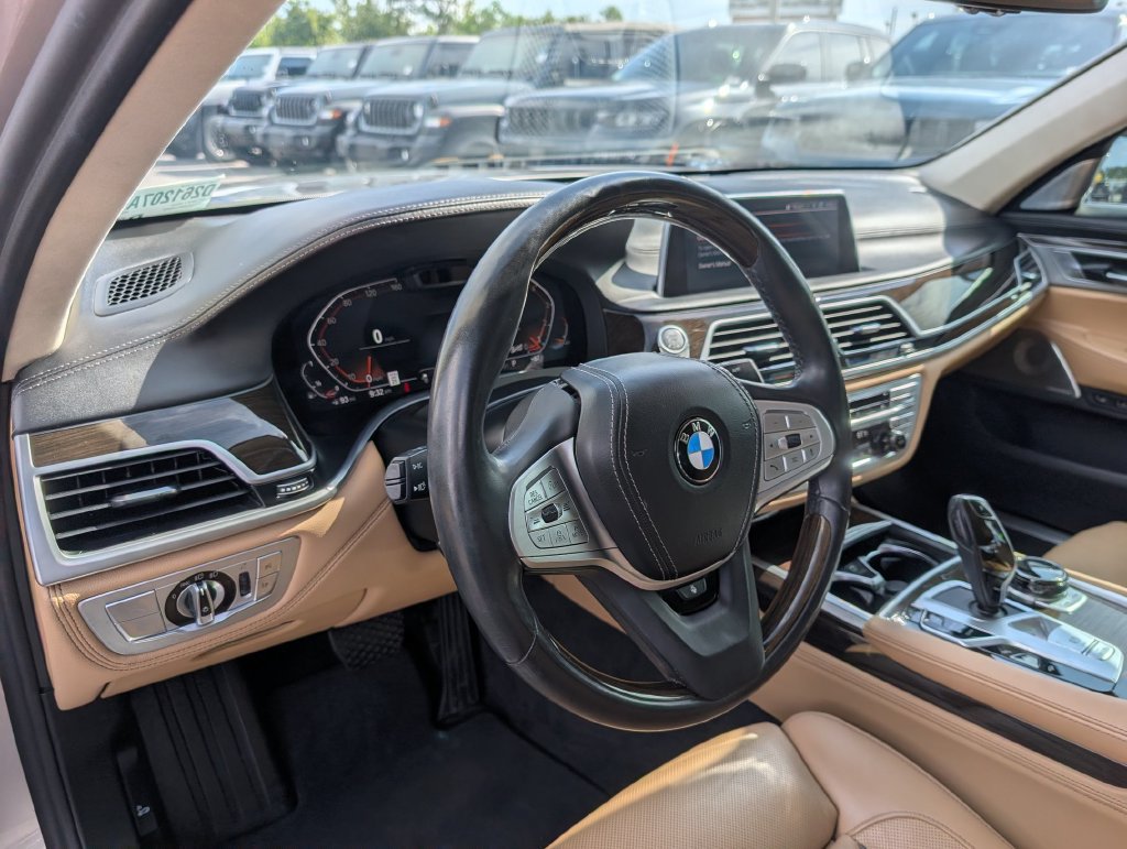 Used 2021 BMW 750i xDrive w/ Executive Package AWD/4WD image 27