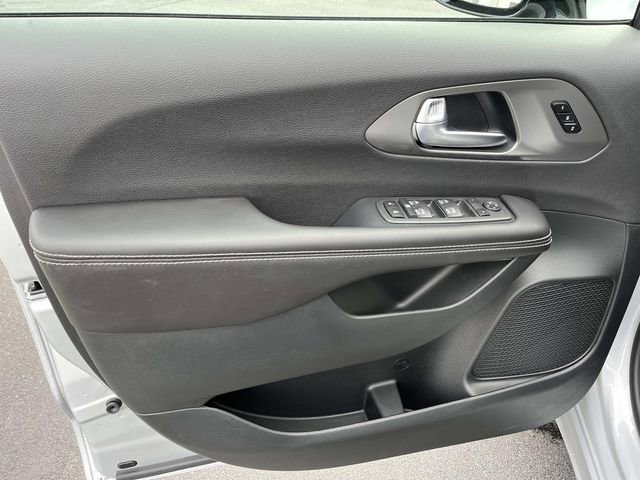 New 2026 Chrysler Pacifica Select w/ S Appearance Package AWD/4WD image 19
