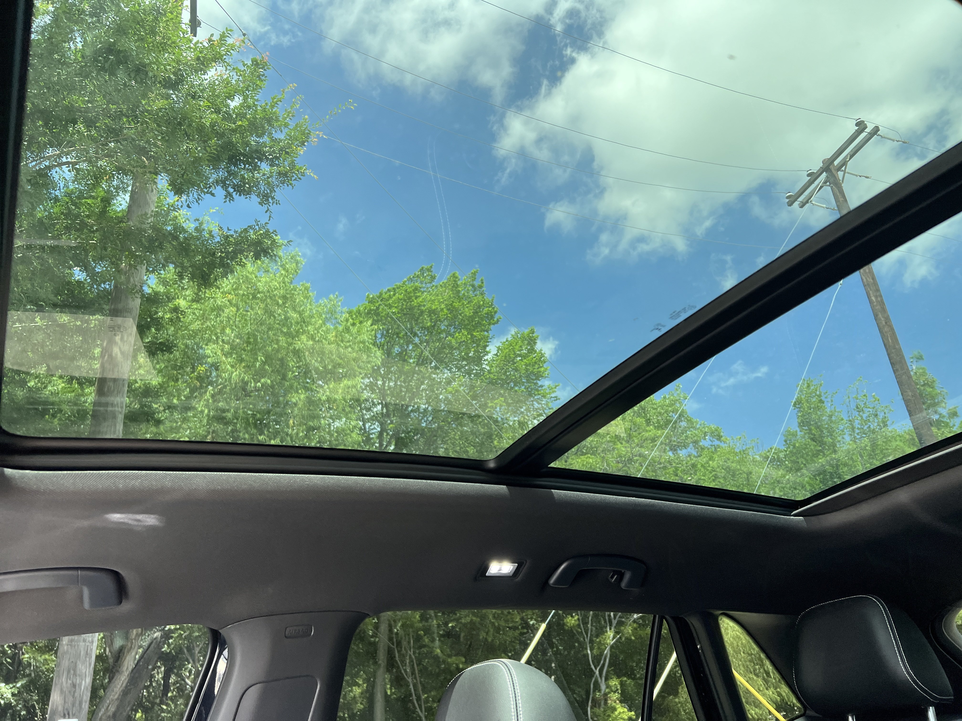 Certified 2026 Volkswagen Atlas Cross Sport SE w/ Panoramic Sunroof Package AWD/4WD image 24