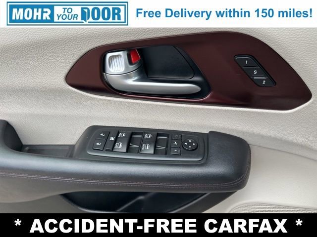 Used 2018 Chrysler Pacifica Limited image 25