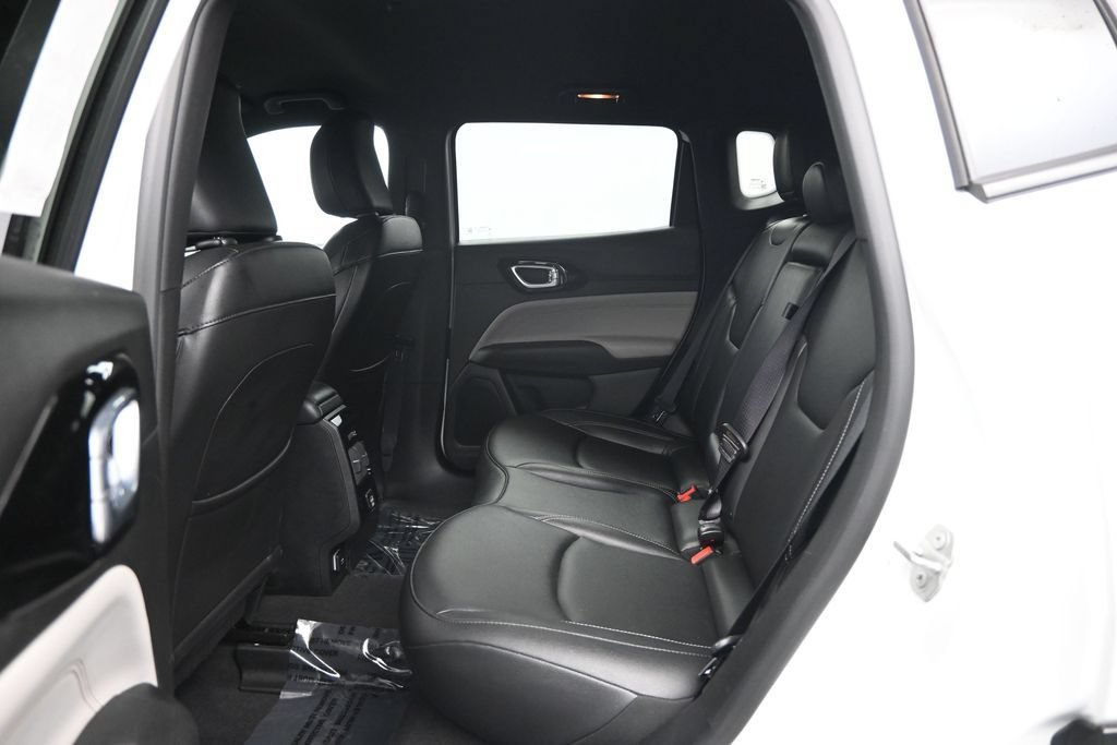 Used 2025 Jeep Compass Limited AWD/4WD image 25