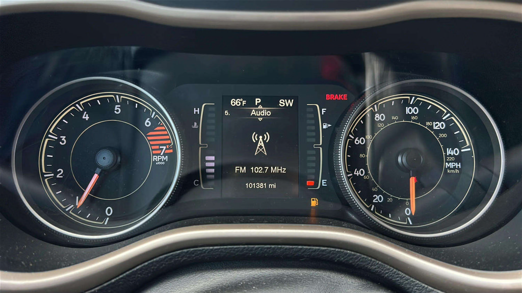 Used 2018 Jeep Cherokee Latitude w/ Altitude Package AWD/4WD image 19