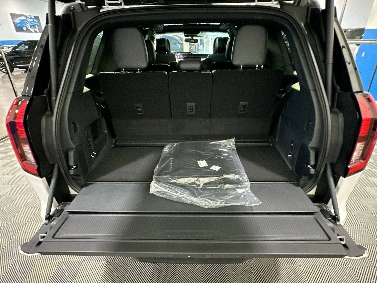 New 2026 Ford Expedition Platinum w/ Stealth Appearance Package image 35