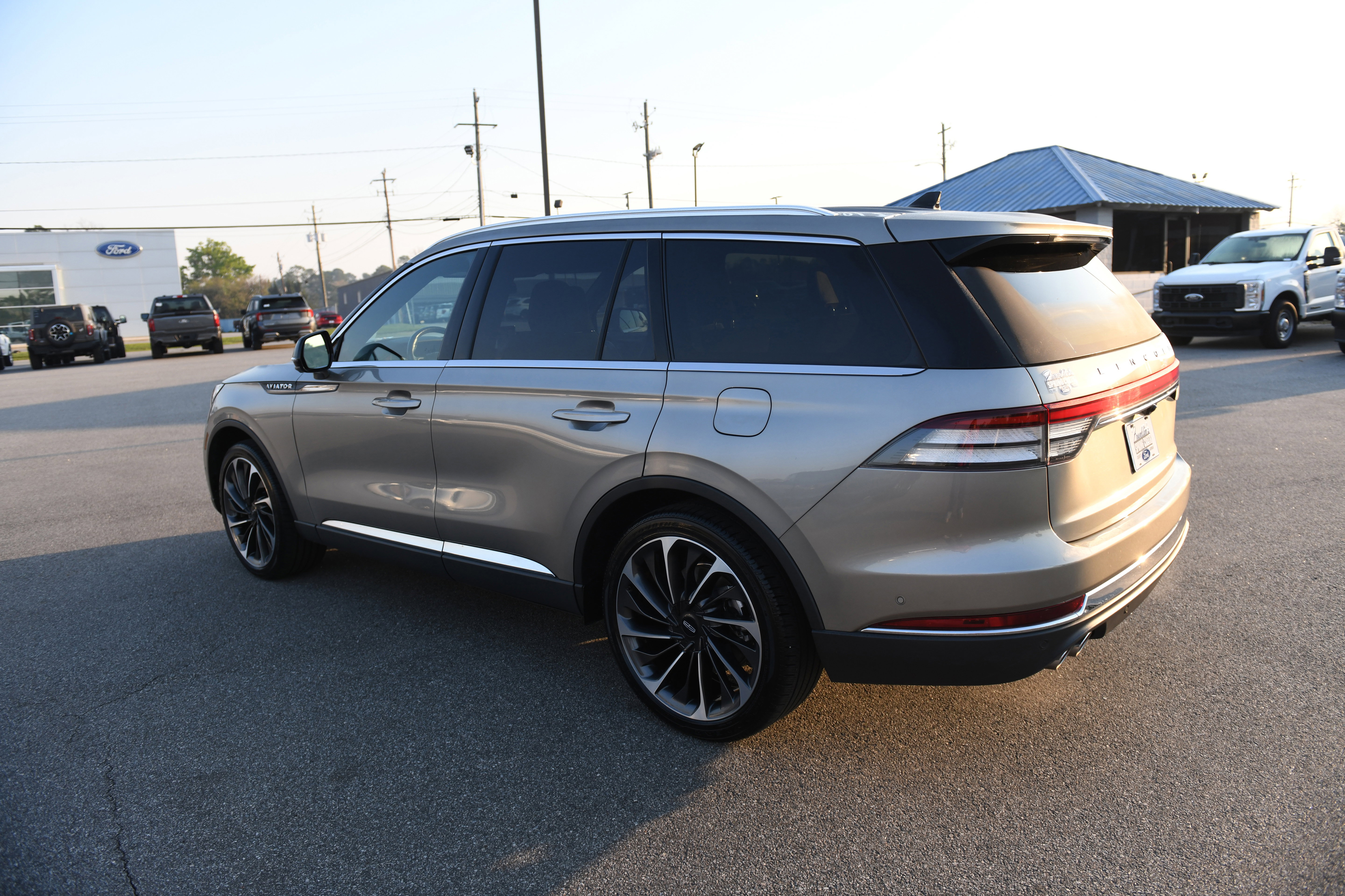 Used 2023 Lincoln Aviator Reserve w/ Equipment Group 201A image 10
