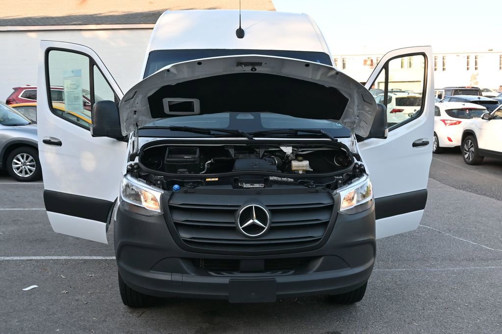 Used 2025 Mercedes-Benz Sprinter 2500 image 32