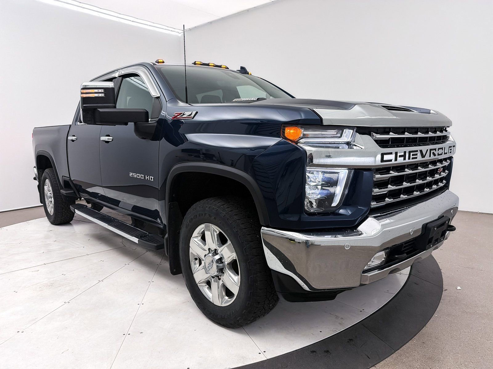 Used 2020 Chevrolet Silverado 2500 LTZ w/ LTZ Premium Package image 11