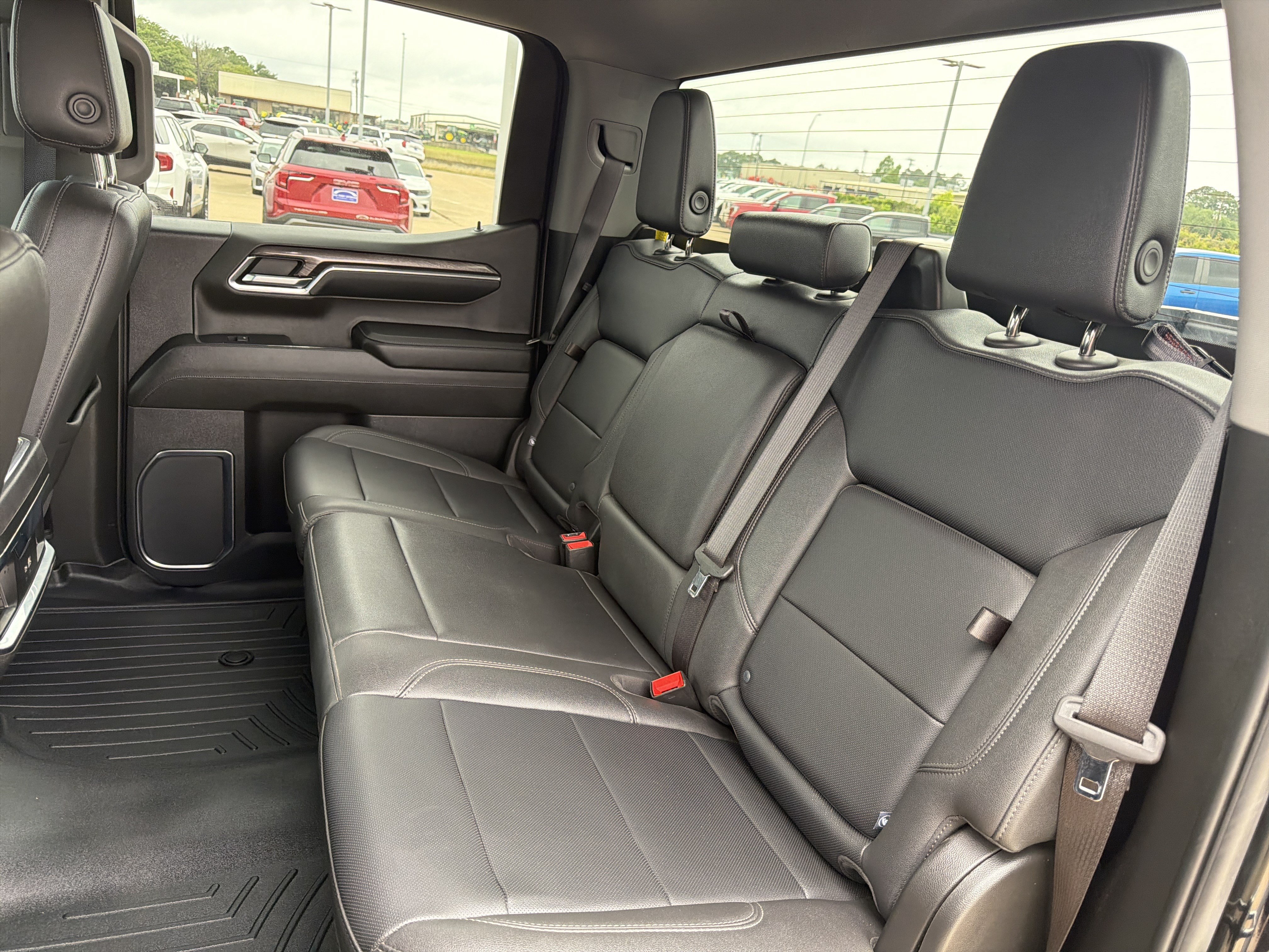Used 2024 Chevrolet Silverado 1500 LTZ AWD/4WD image 6