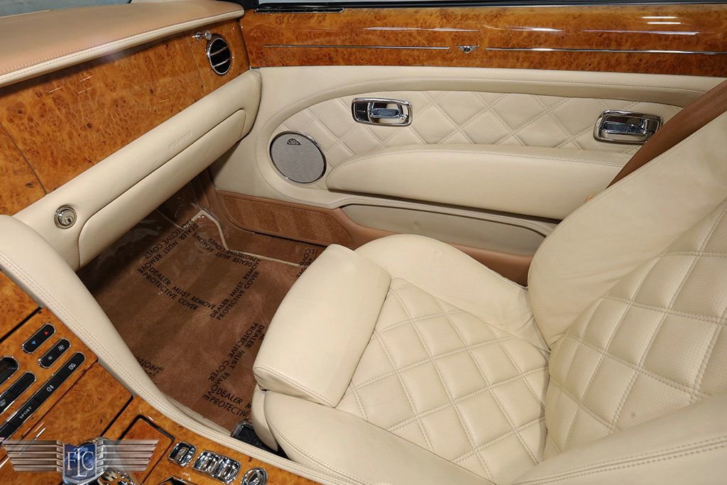 Used 2010 Bentley Azure T RWD image 24