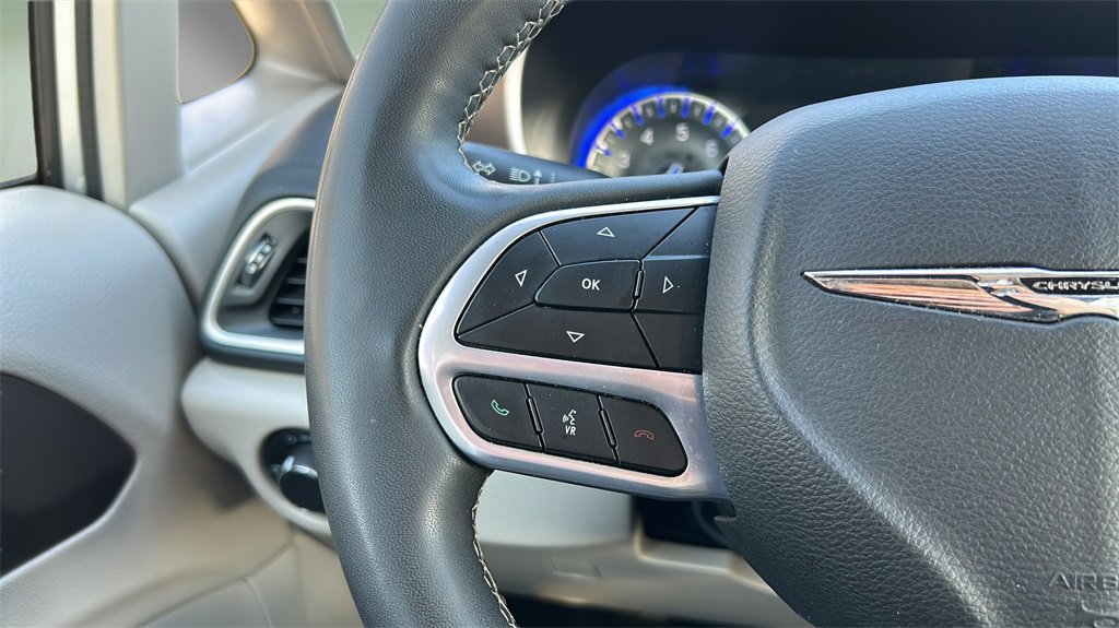 Used 2023 Chrysler Voyager LX image 26