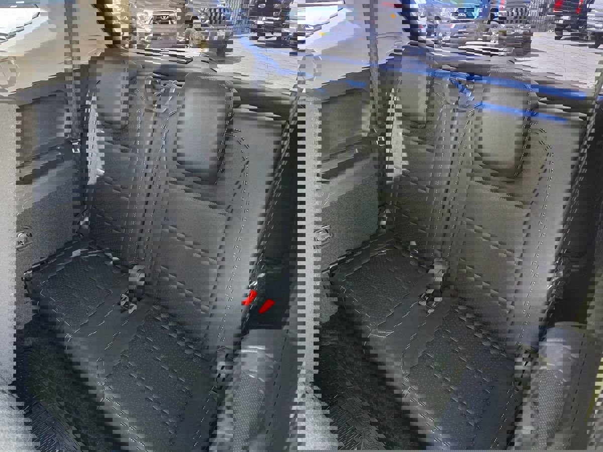 Used 2020 Volkswagen Tiguan SE w/ Panoramic Sunroof Package image 18