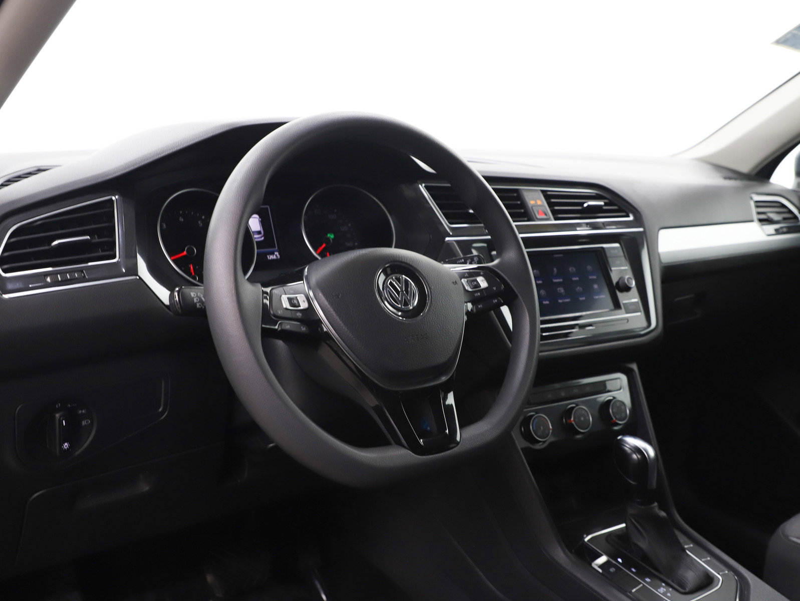 Used 2020 Volkswagen Tiguan S image 17