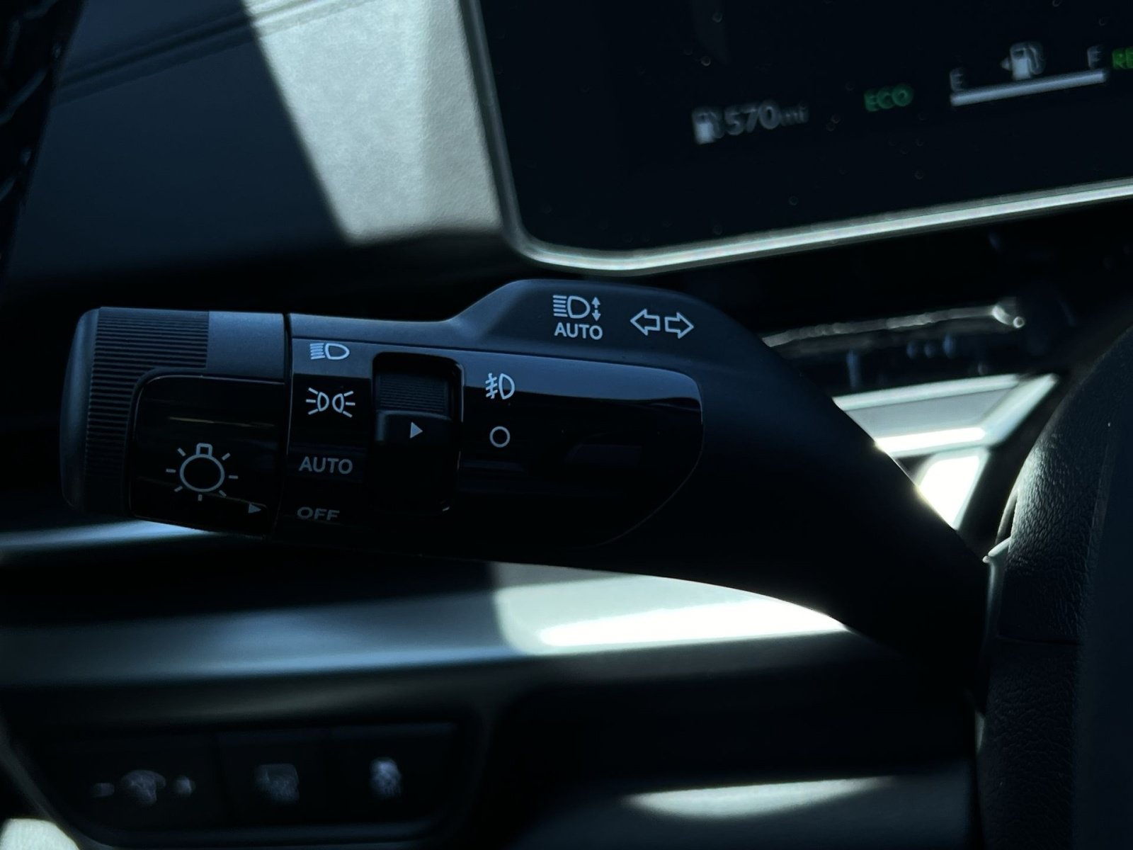 New 2026 Kia Carnival SX w/ SX Dark Edition Package FWD image 28