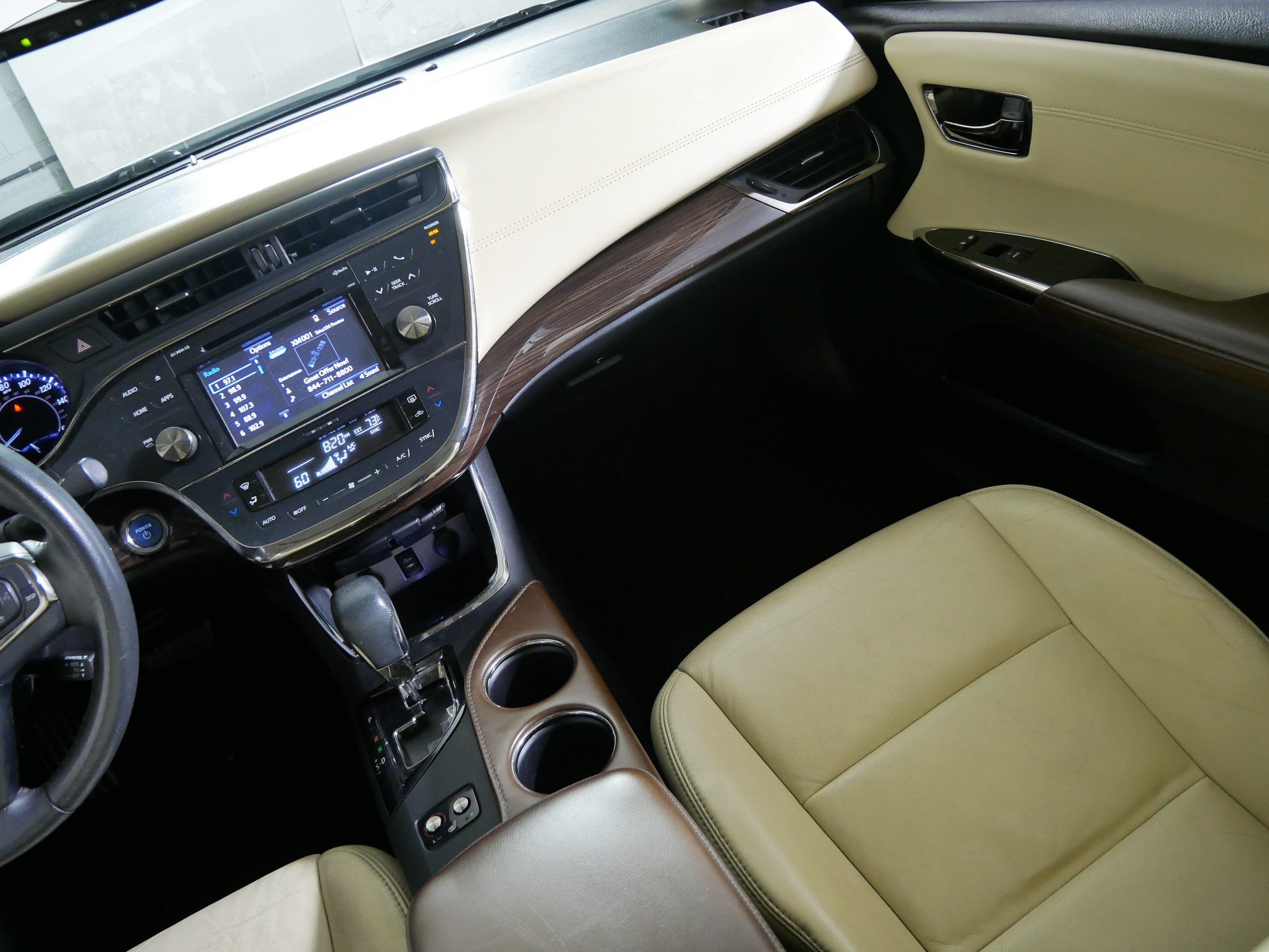 Used 2015 Toyota Avalon XLE Touring FWD image 11