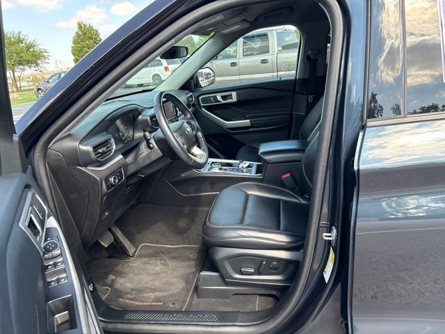 Certified 2023 Ford Explorer XLT w/ Equipment Group 202A AWD/4WD image 19