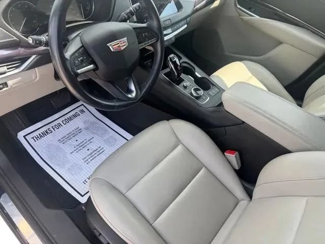 Used 2022 Cadillac XT4 Luxury w/ Cold Weather Package FWD image 10