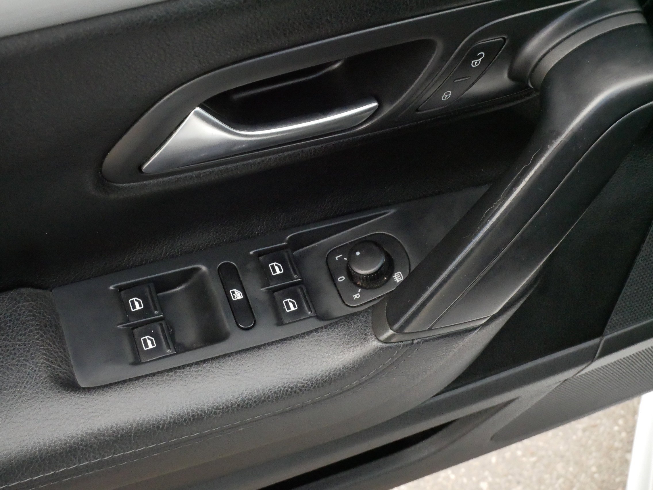 Used 2014 Volkswagen CC R-Line FWD image 19