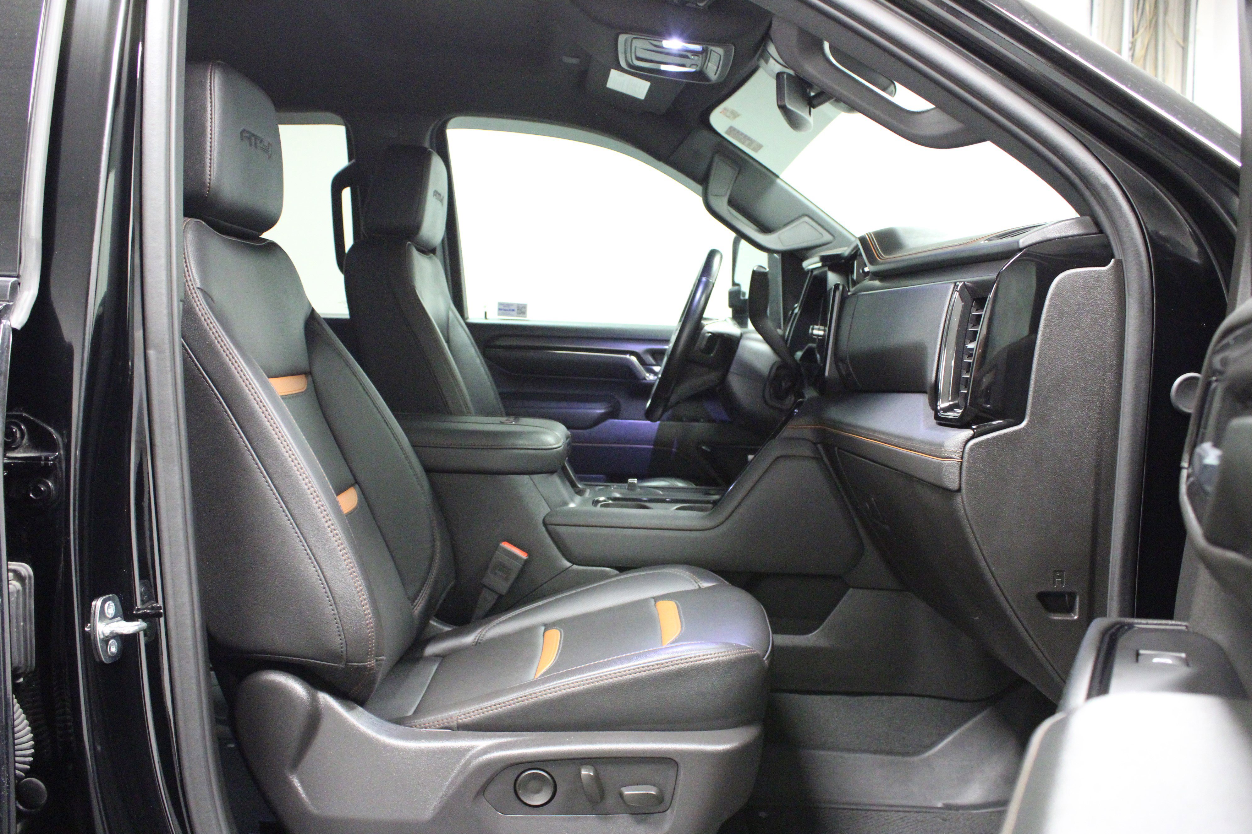 Used 2024 GMC Sierra 2500 AT4 AWD/4WD image 16