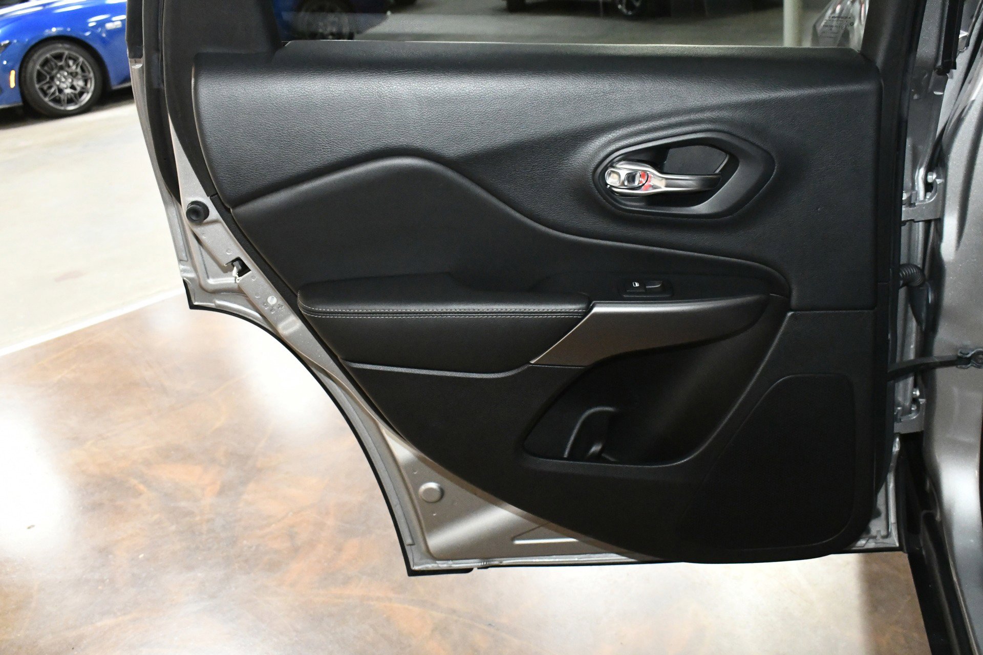 Used 2019 Jeep Cherokee Limited image 45