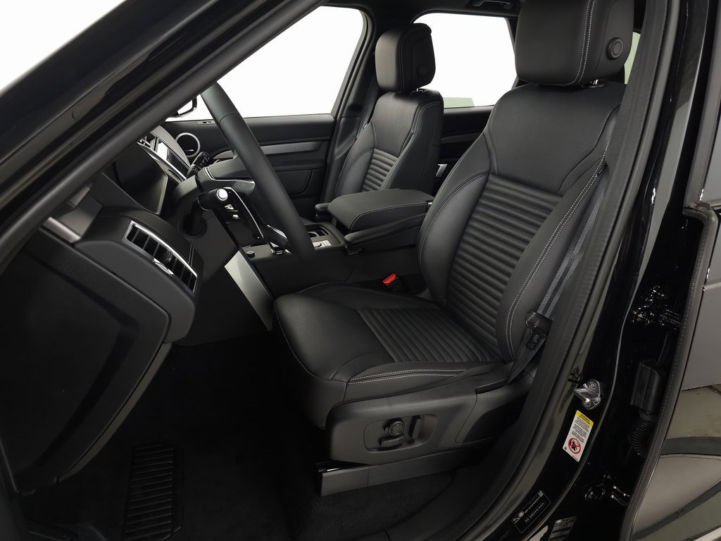 New 2025 Land Rover Discovery Dynamic SE image 15