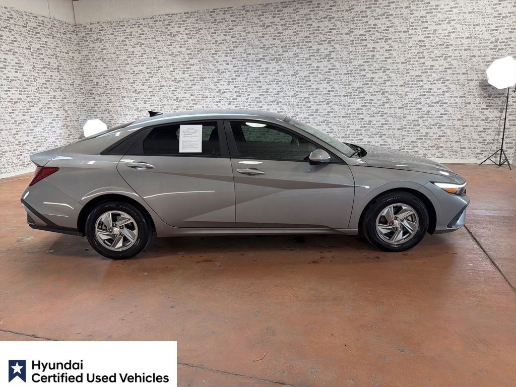 Certified 2024 Hyundai Elantra SE FWD image 9