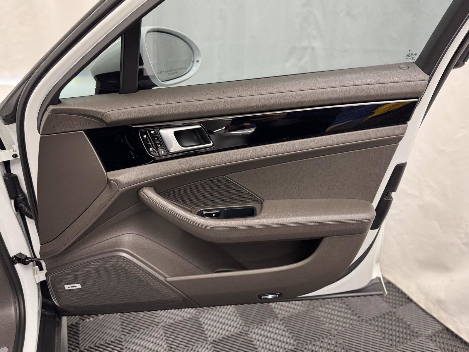 Used 2019 Porsche Panamera 4 image 33