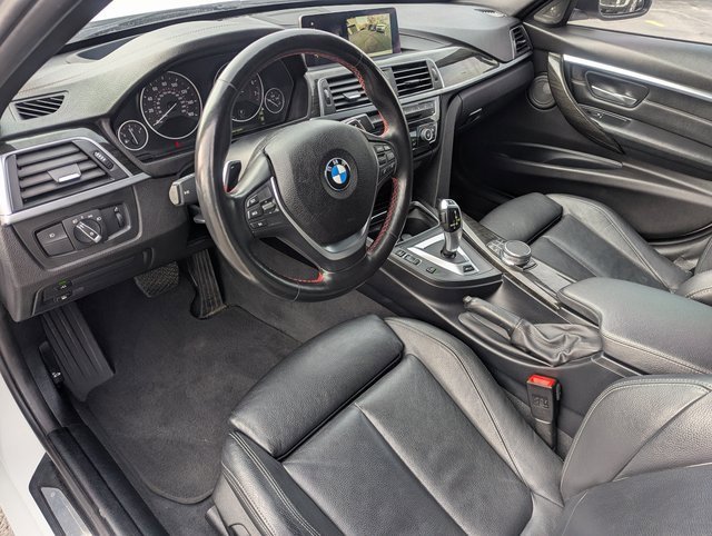 Used 2018 BMW 330e w/ Premium Package image 22