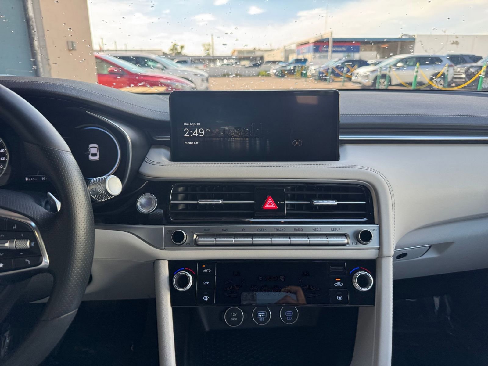 Used 2025 Genesis G70 2.5T image 18