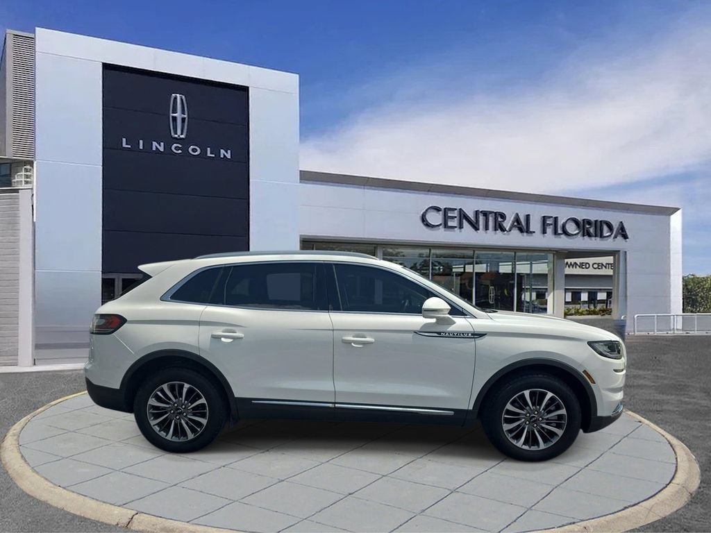 Used 2023 Lincoln Nautilus FWD w/ Premium Package image 2