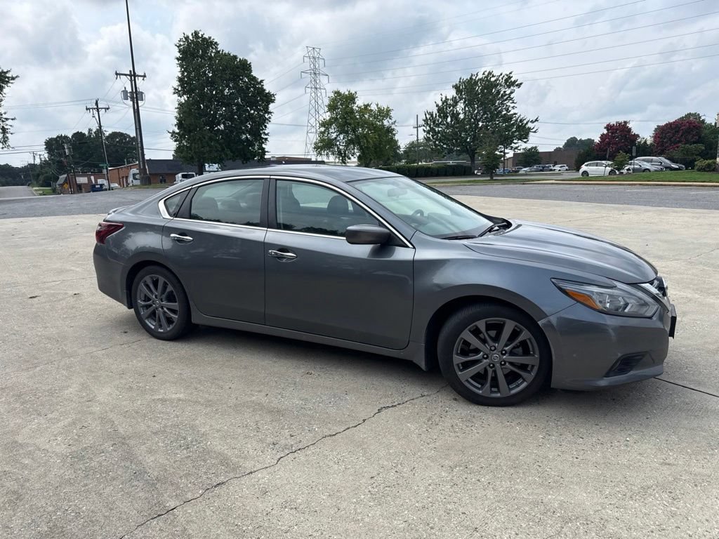 Used 2018 Nissan Altima 2.5 SR w/ SR Special Edition FWD image 2