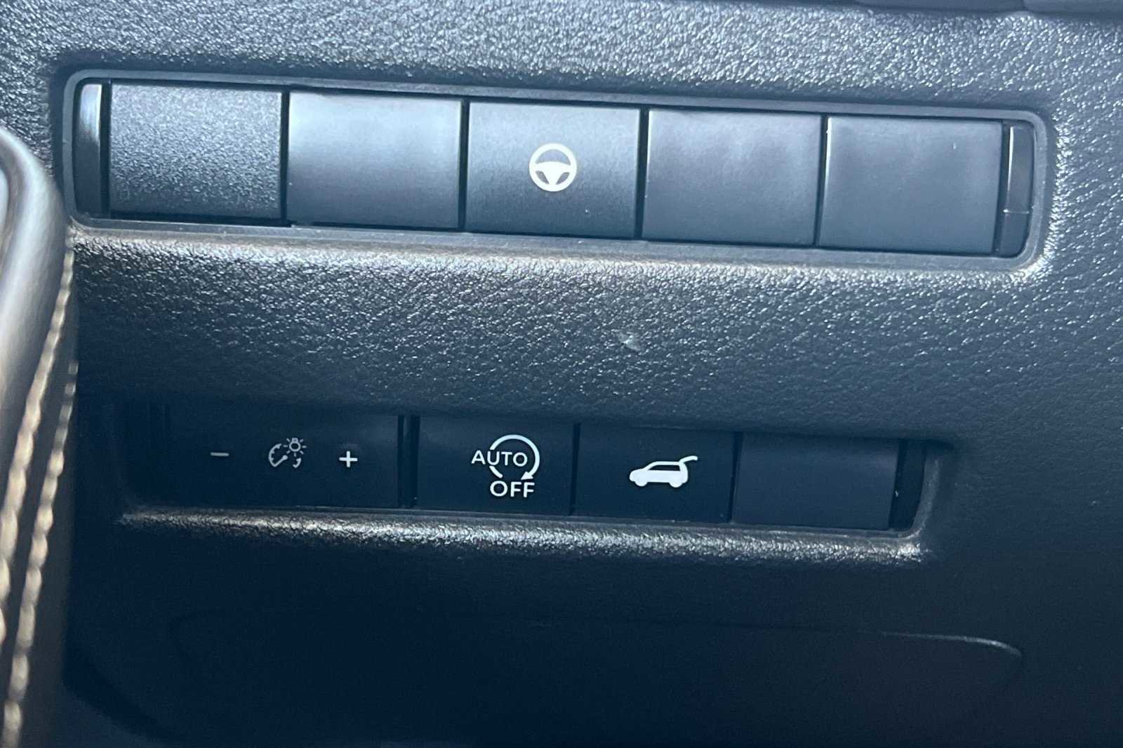 Used 2023 Nissan Rogue SV w/ SV Premium B Package image 30