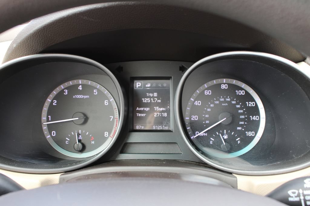 Used 2018 Hyundai Santa Fe Sport w/ 2.4L Value Package 02 FWD image 12