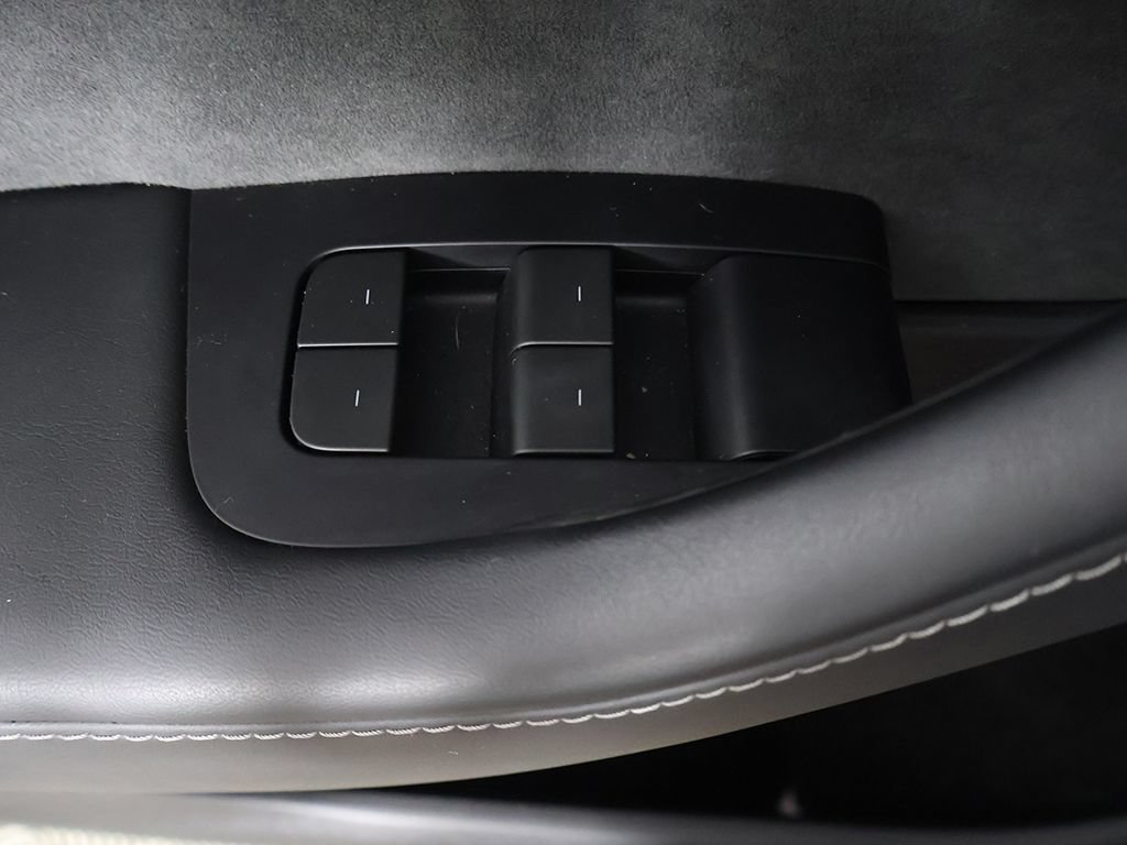 Used 2023 Tesla Model Y Long Range AWD/4WD image 35