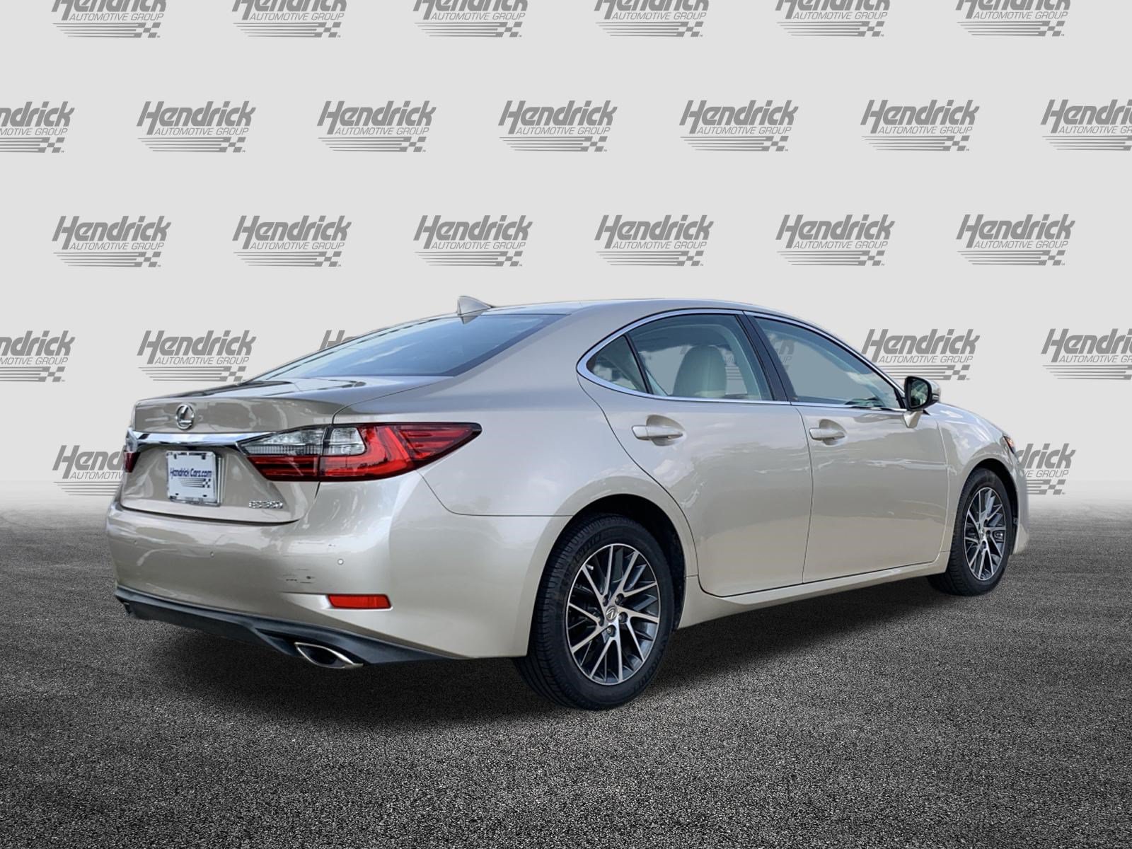 Used 2016 Lexus ES 350 w/ Luxury Package w/Wood Trim FWD image 10