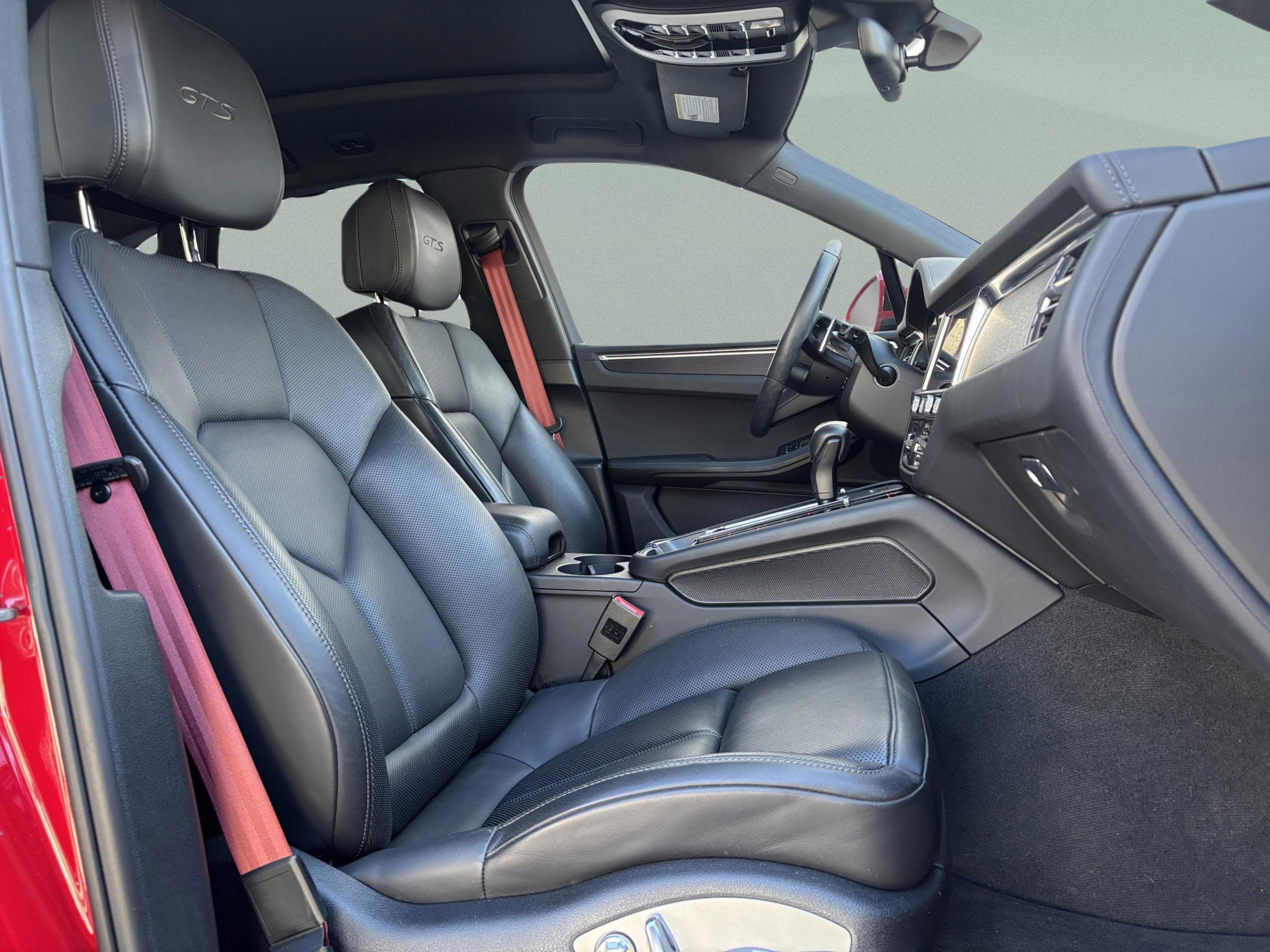 Used 2022 Porsche Macan GTS image 9