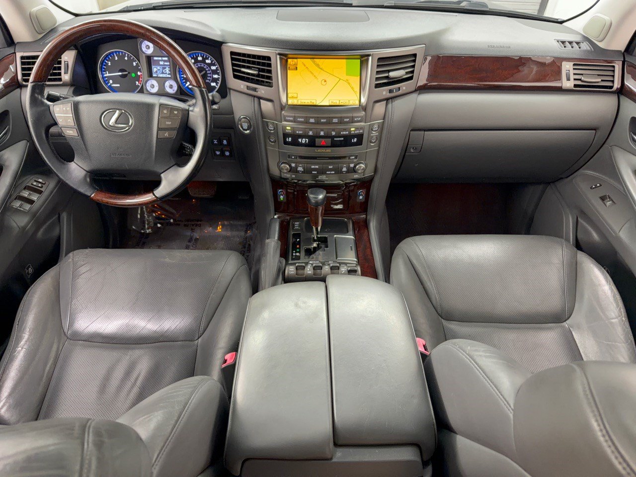 Used 2010 Lexus LX 570 4WD w/ Luxury Pkg image 17