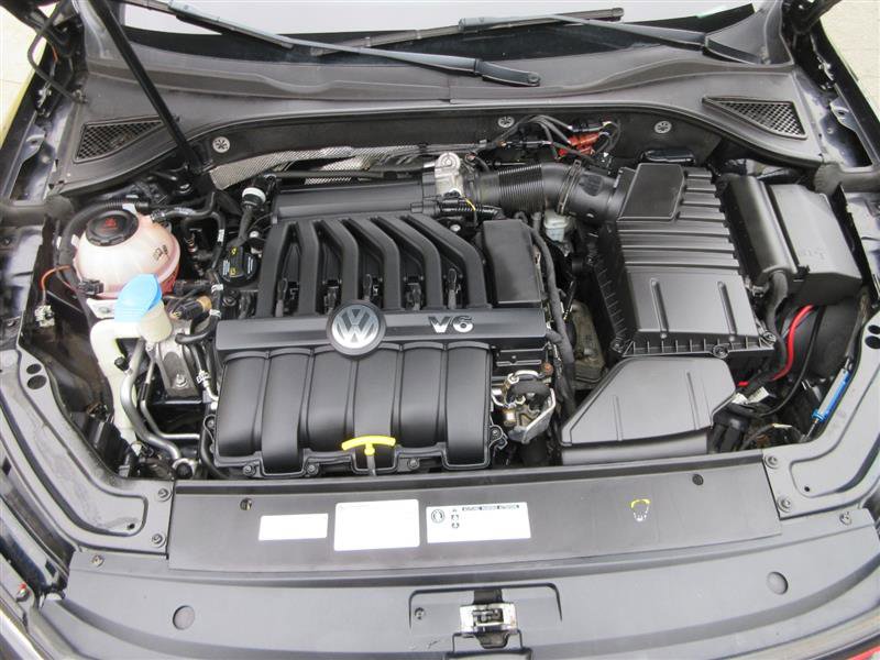 Used 2018 Volkswagen Passat 3.6 image 32