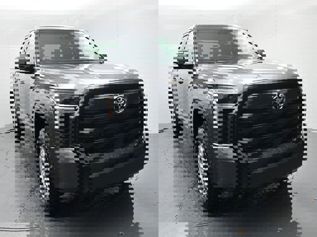 New 2026 Toyota Tundra SR image 2