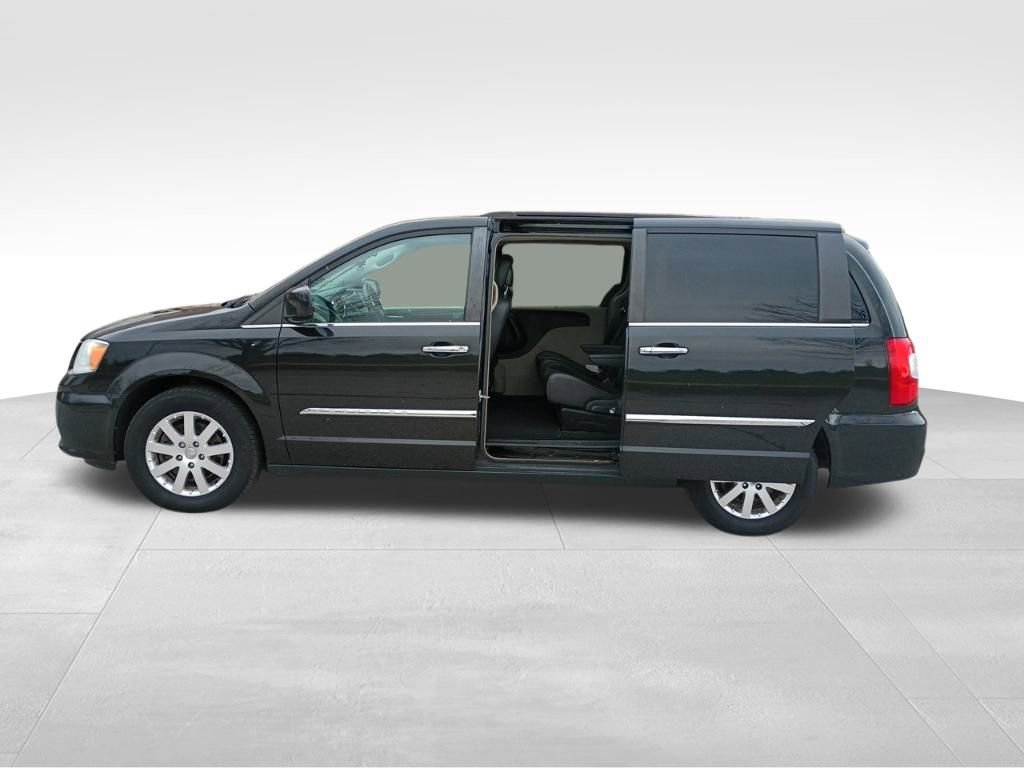 Used 2015 Chrysler Town & Country Touring w/ Driver Convenience Group image 11