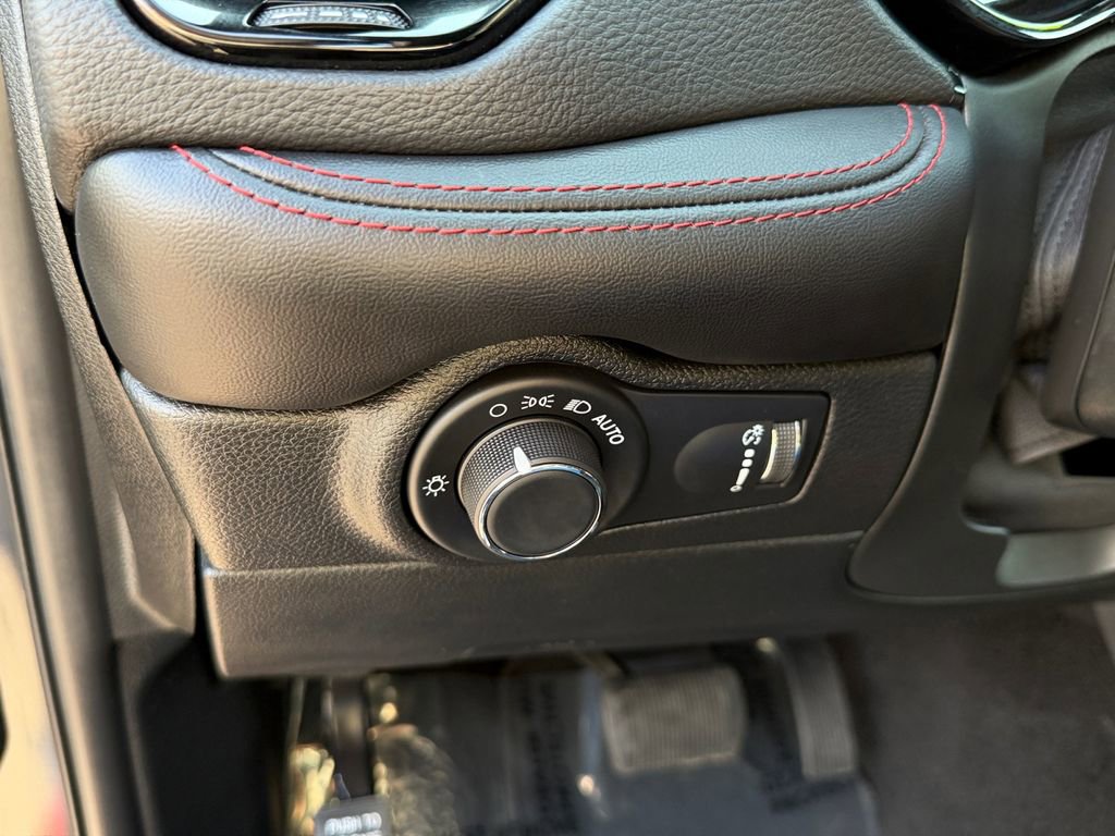 Used 2025 Dodge Durango GT image 31