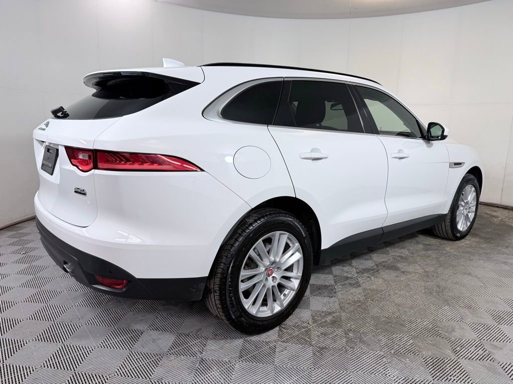 Used 2018 Jaguar F-PACE Prestige image 7
