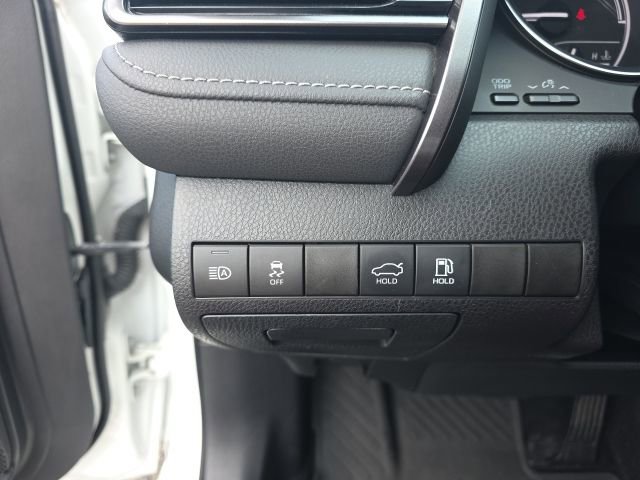 Used 2020 Toyota Camry SE w/ Sunroof Package FWD image 16